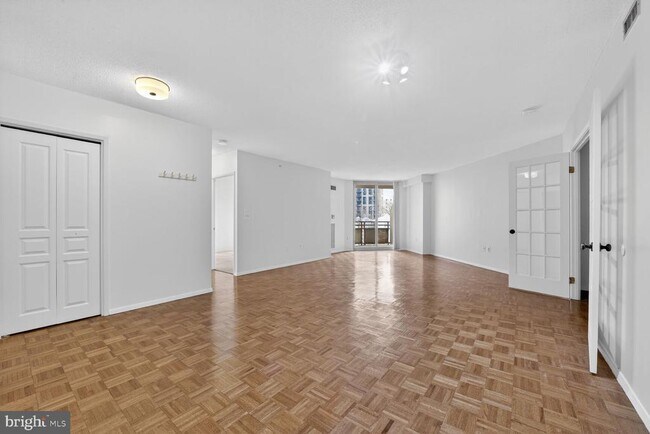 Building Photo - 7111 Woodmont Ave