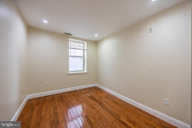 Building Photo - 4706 Chestnut St