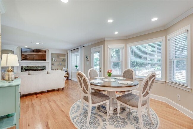 Building Photo - 1281 Lake Washington Dr NW