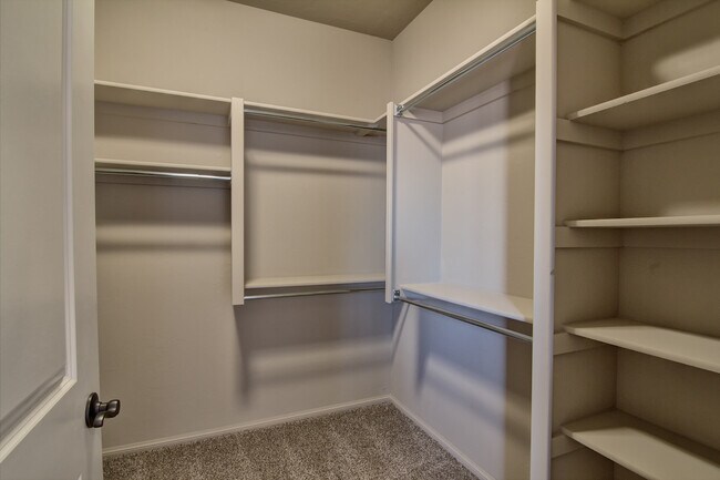 Building Photo - Beautiful Foster Signature Home in Great Location!