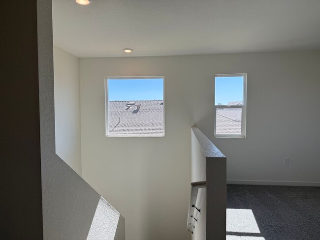Building Photo - 2025 New Build! 5 bed 3 bath
