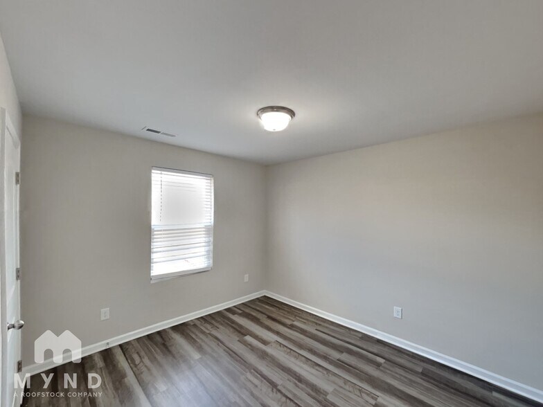 Building Photo - 136 Creekstone Ct