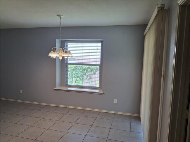Building Photo - 908 Sally Lunn Way