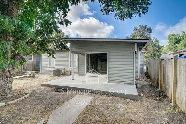 Building Photo - 609 Taft Blvd