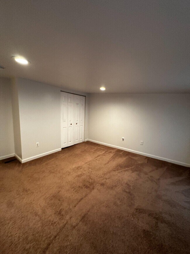 Building Photo - 1527 W 36th St