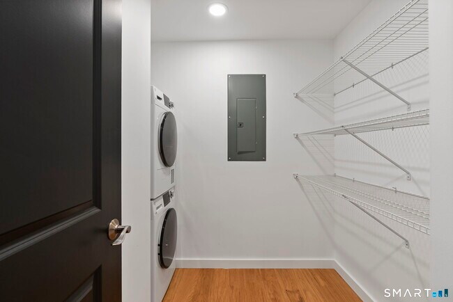 Building Photo - 179 Butternut St