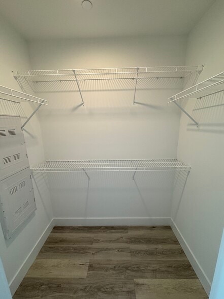 2nd Walking Closet - 89 NW 30th St