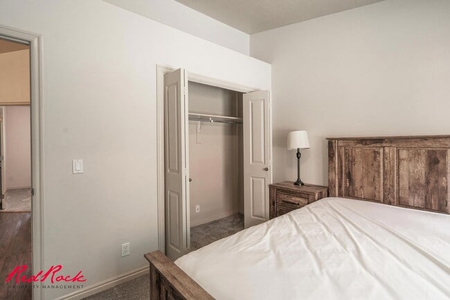 Building Photo - Partially Furnished 3 Bedroom Home with Co...