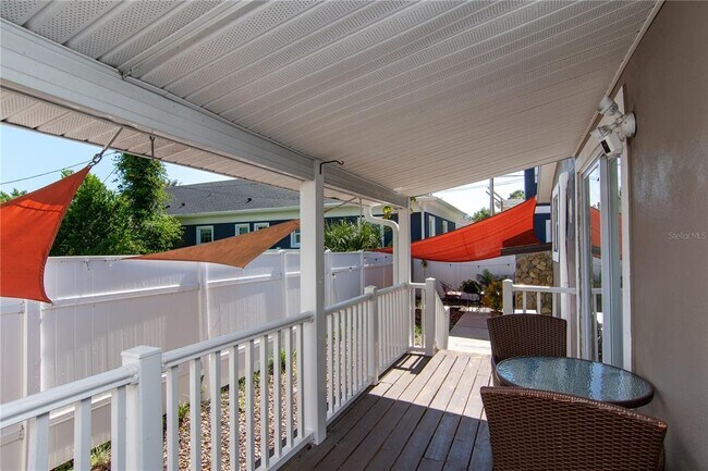 Building Photo - 327 25th St S