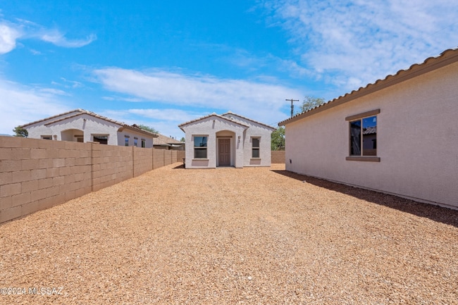 Building Photo - 2350 N Norris Ave