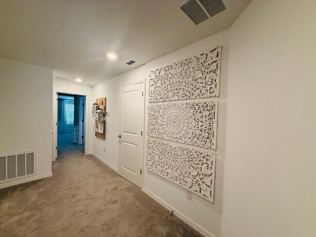 Building Photo - Townhouse in Land O' Lakes - The Townes at Lake Thomas