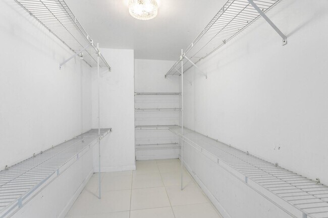 Building Photo - 2425 Presidential Way