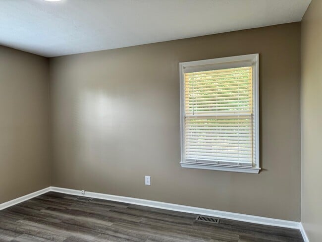 Building Photo - 222 Beechwood Dr