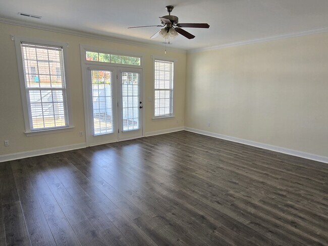 Building Photo - 6 Viburnum Ln