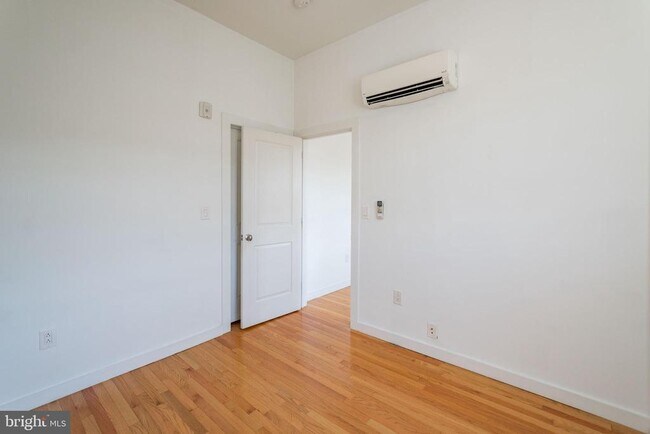 Building Photo - 4 Leverington Ave