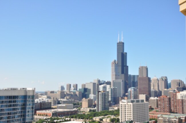 Building Photo - 1464 S Michigan Ave