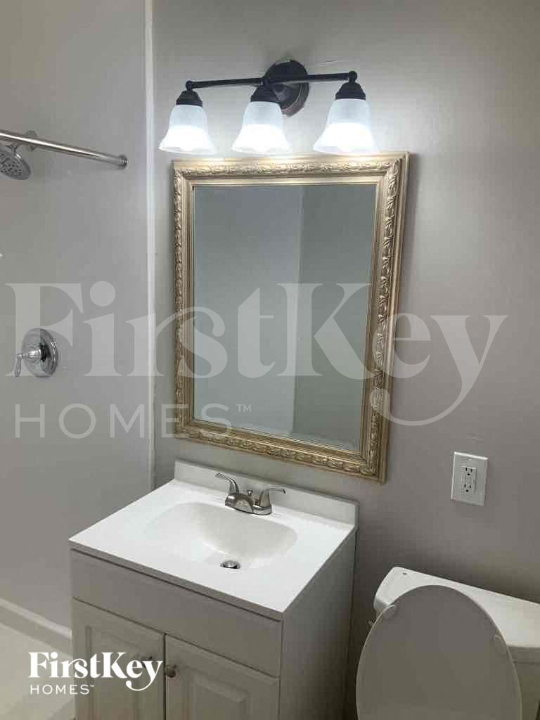 Building Photo - 518 Rebecca St