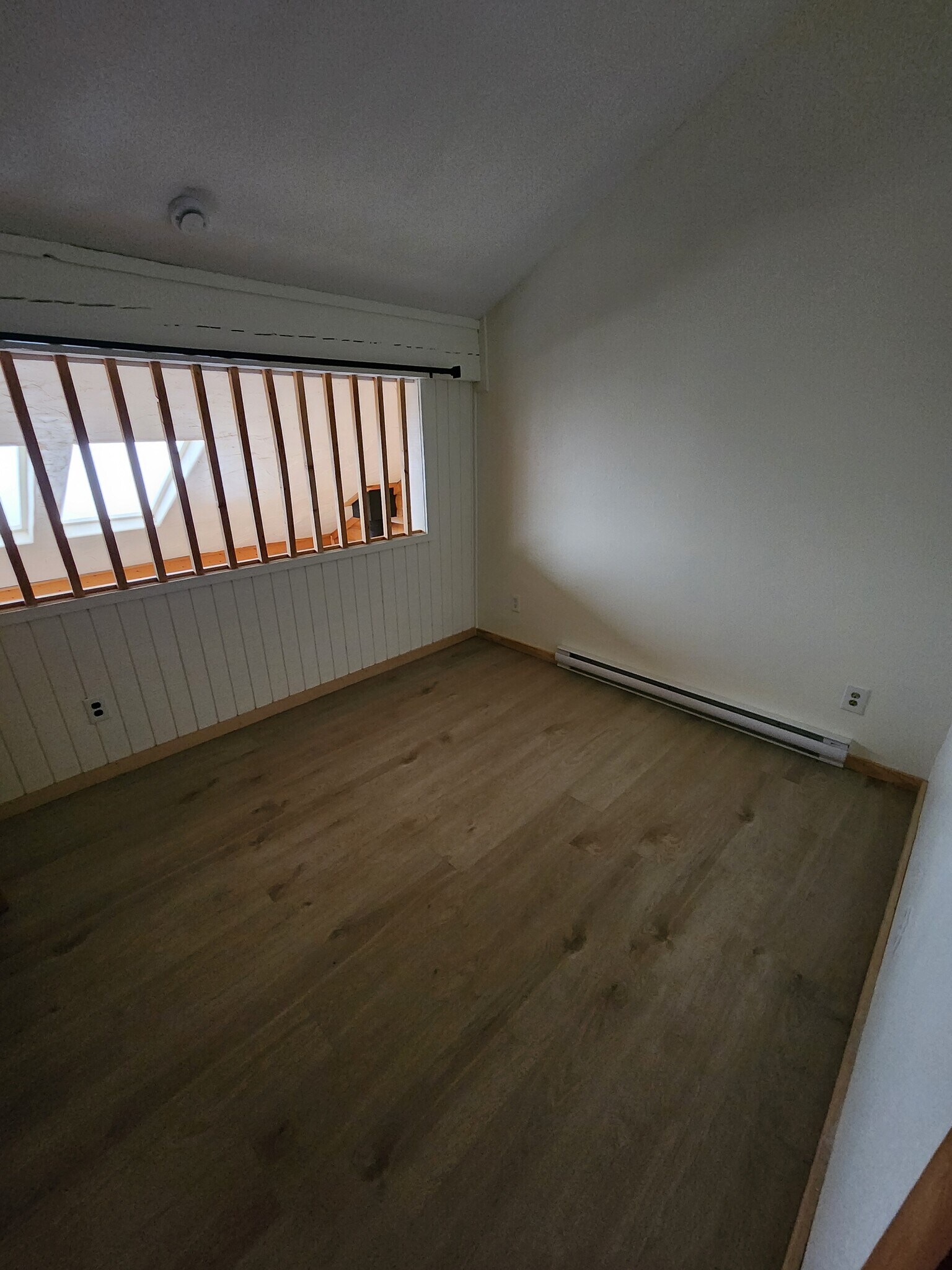 Upstairs Bedroom 2 - 23045 Schussmark Trl