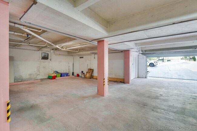 Building Photo - 1173 Hillsboro Mile