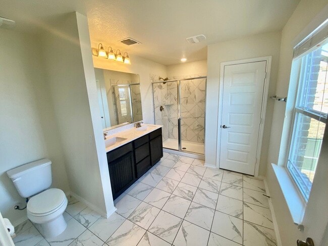 Building Photo - Live on the Golf Course at Star Ranch!! 4B...