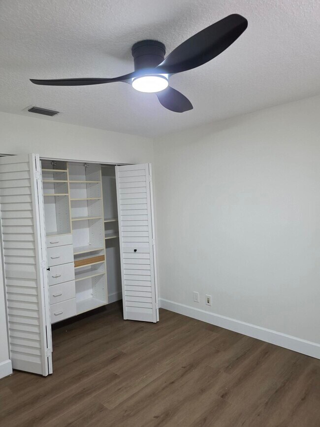 Building Photo - 11354 Island Lakes Ln