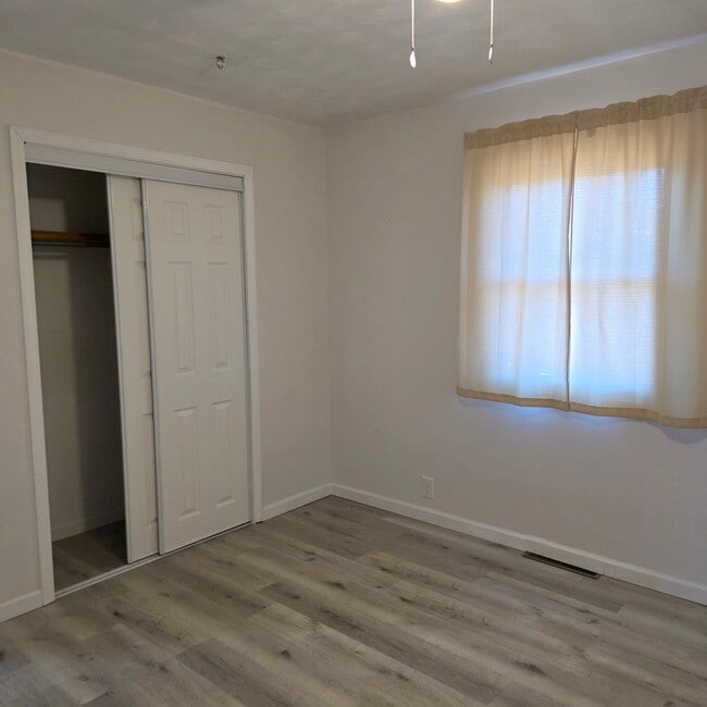 Building Photo - 1503 S 5th Ave