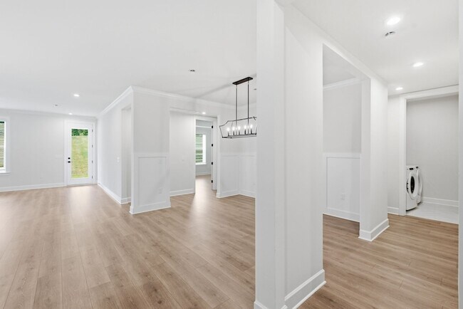 Building Photo - 1061 Sycamore Ests