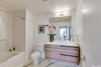Building Photo - A beautiful  1 Bedroom 1 Bathroom at the B...