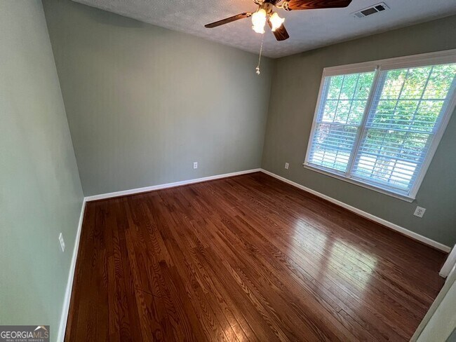 Building Photo - 300 Wisteria Way
