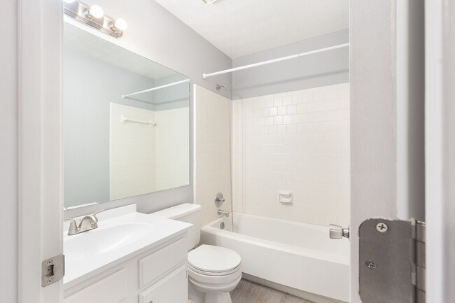 Building Photo - Two-Story Townhome Quiet Neighborhood w/ G...