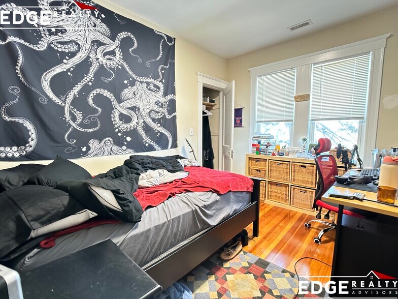 Building Photo - 9 Glenley Ter