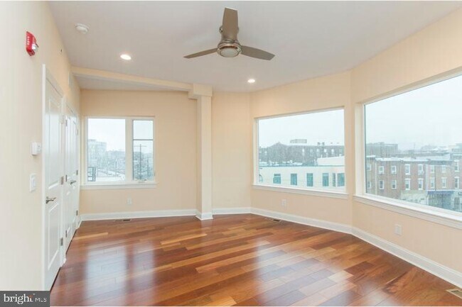 Building Photo - 225 W Girard Ave