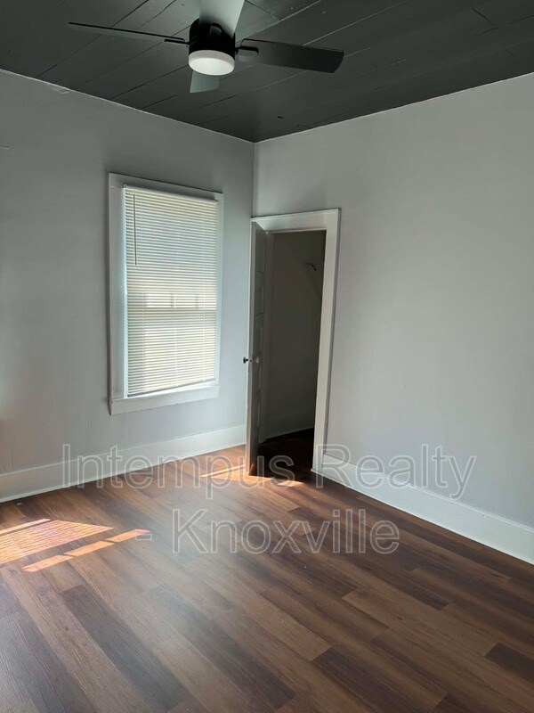 Building Photo - 126 S Van Gilder St