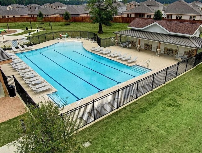 Building Photo - 40826 Hawthorne Glades St