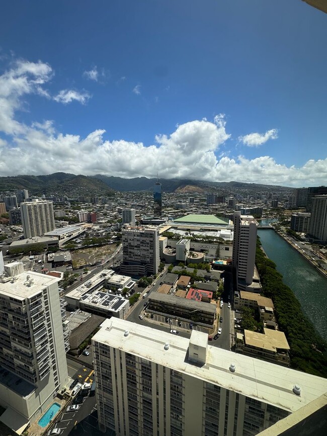 Building Photo - Luxury High-Rise Living with Panoramic Ocean Views at Yacht Harbor Towers