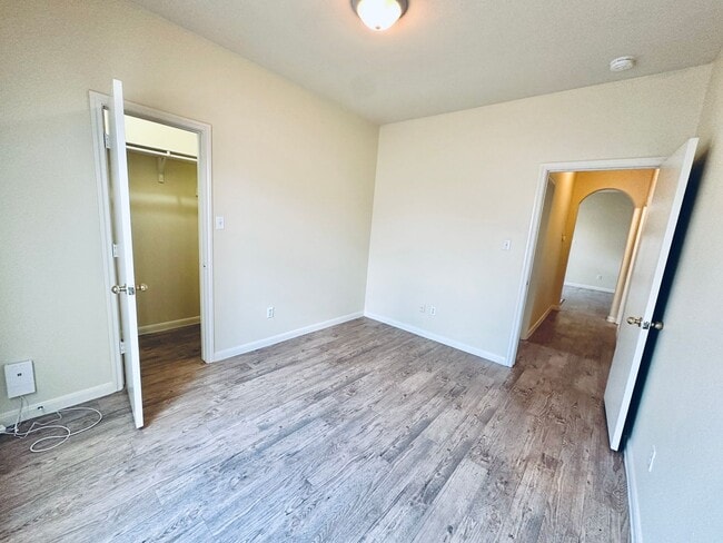 Building Photo - 2873 Southampton Way