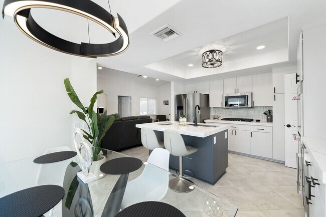 Building Photo - 74830 Waring Ct