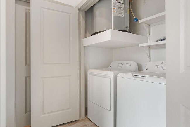 Building Photo - 12100 1/2 Ferrystone Glen Drive-SI ID1343248P