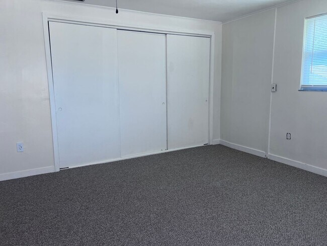 Building Photo - 4BD/2BA on the Island!