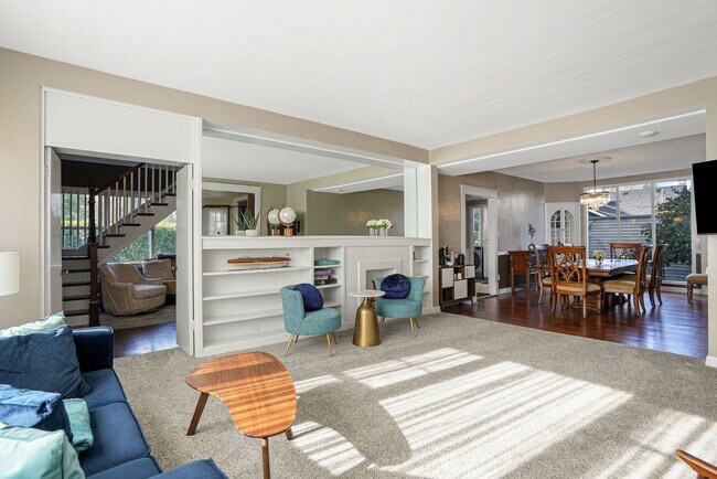 Building Photo - Fully furnished 5-bed, 3.5 bath home in hi...