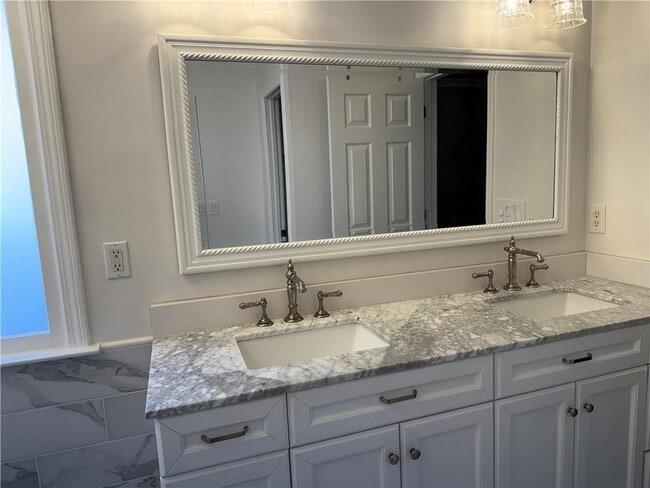 Building Photo - 1180 Downyshire Dr