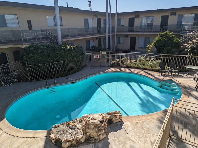 Primary Photo - Oasis Apartments