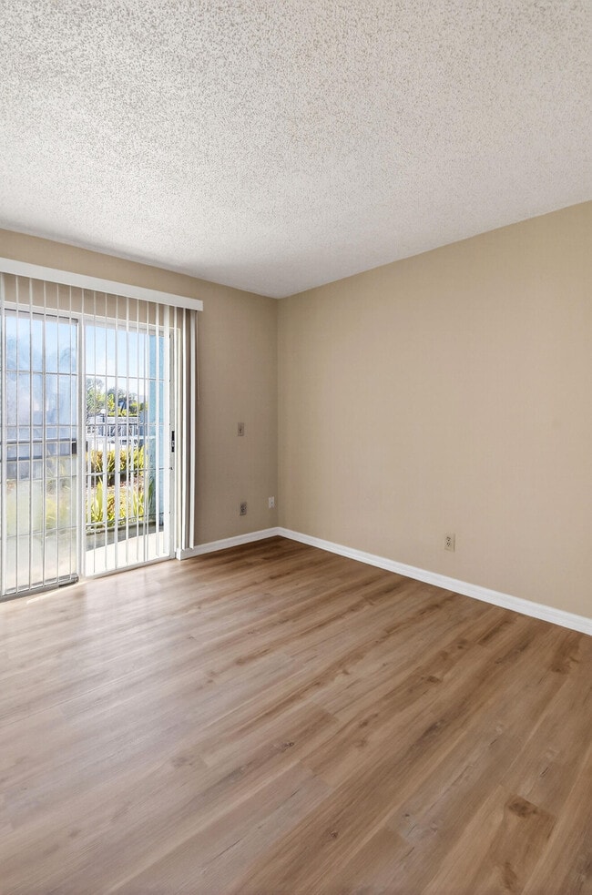 Building Photo - 1620 SE Green Acres Cir