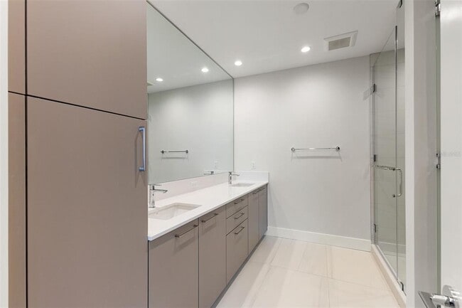 Building Photo - 275 1st Ave S