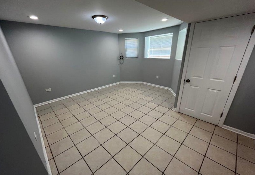 Building Photo - 2300 S Ridgeway Ave