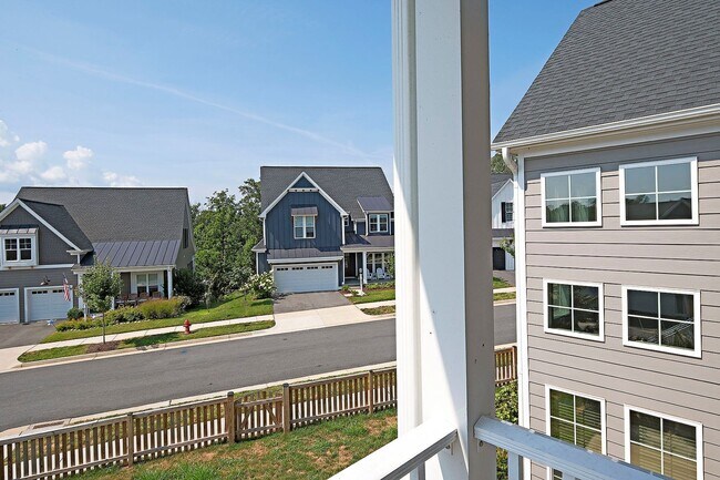 Building Photo - Pet-Friendly Studio Apartment in Desirable Old Trail
