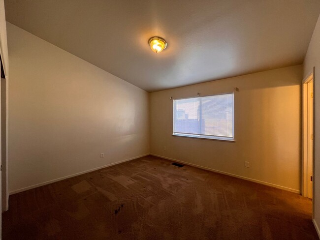 Building Photo - 3 bedroom 2 bath Fernley home in Donner Tr...