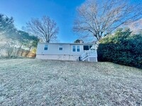 Building Photo - This 3 bedroom 1 bath home is located off Freedom Dr