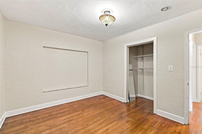 Building Photo - 805 W Braddock St