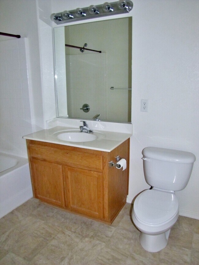 Building Photo - 2BR/2BA, 1024 sq.ft.downstairs condo in Sierra Vista, AZ